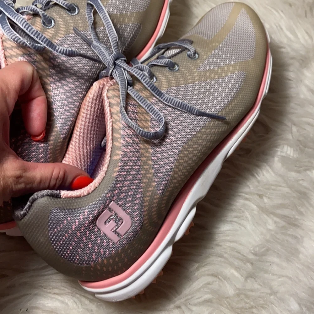 Like new Footjoy Pink Golf emPOWER Spikeless Shoe